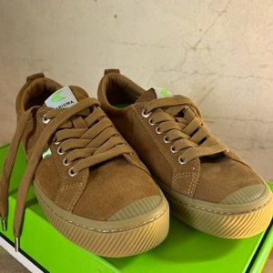Cariuma Suede Sneakers size 9.5